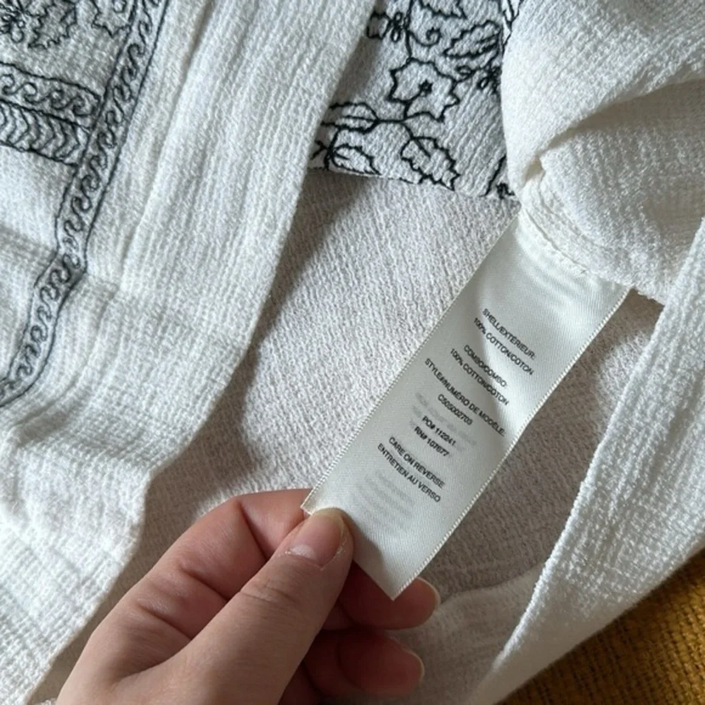 <3 Alice + Olivia Janelle Embroidered Peasant Blouse